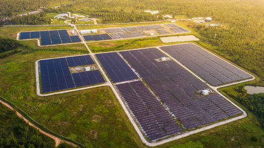 太陽能用器具制造 從背景素材中探索清潔能源的產業力量